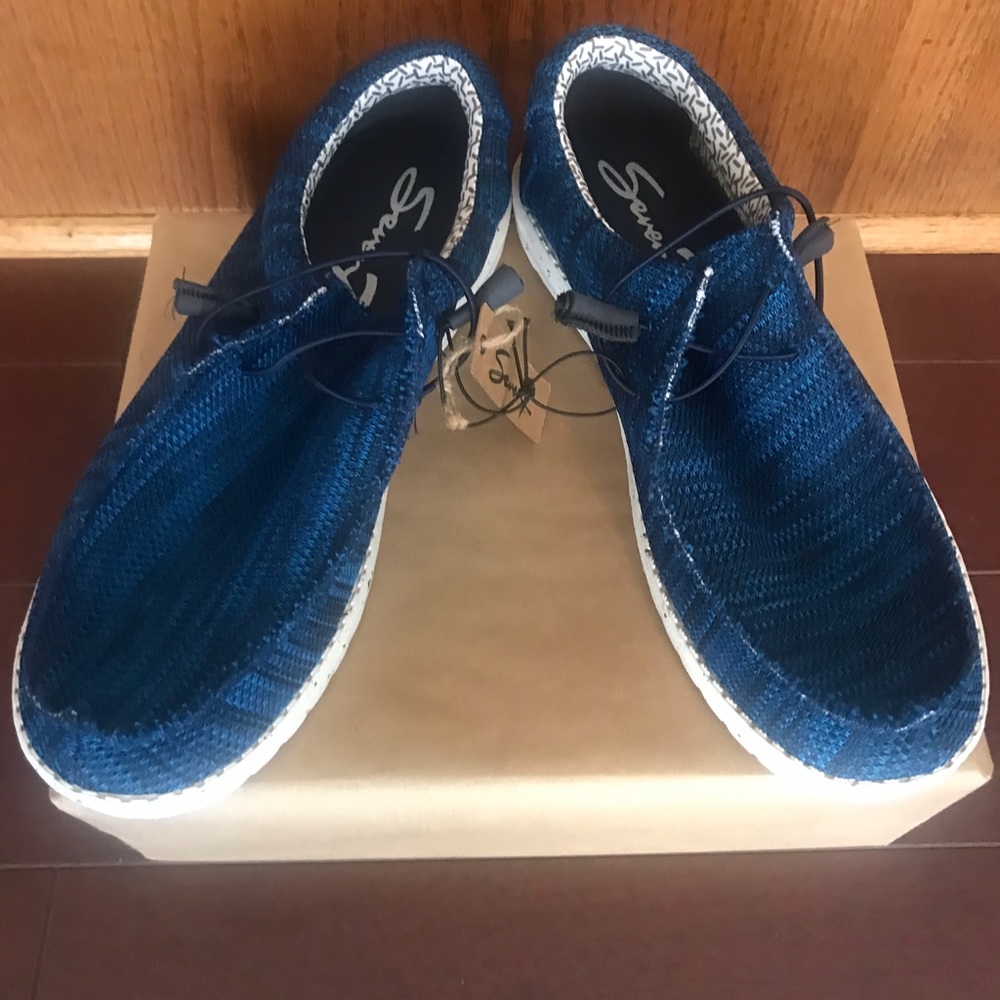 "Brand-New" ON SALE NOW SEVEN -7  MALIBU slip on sneakers  60% DISCOUNT - Picture 7 of 10